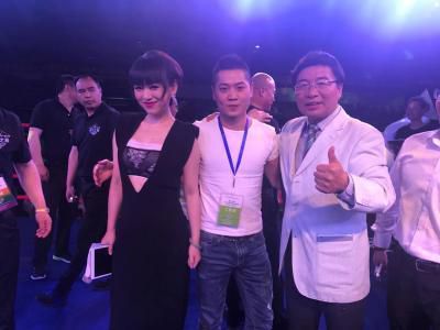 日本脱裙子戒尺打裸臀屁股红网站